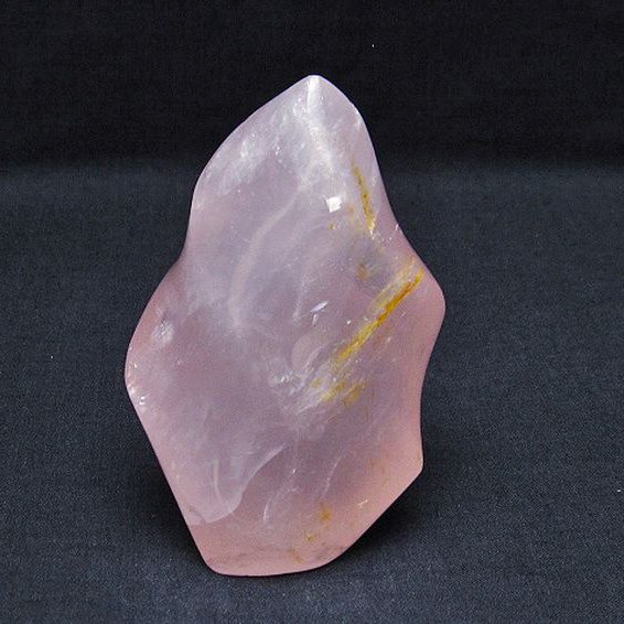 ローズクォーツ 炎（フレイム） ポリッシュ 置物[T653-3959]