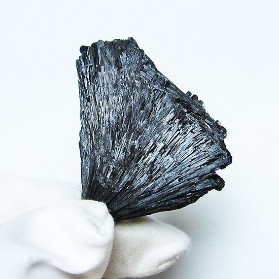 ブラック カイヤナイト 原石[T697-3887]