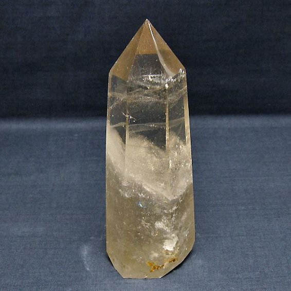 ライトニング水晶六角柱 [t705-7667]