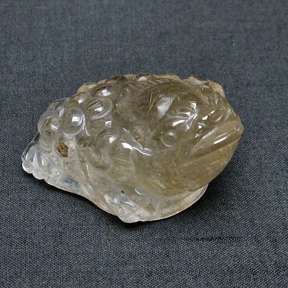 ルチルクォーツ（金針ルチル水晶） 金蟾 置物[T801-412]