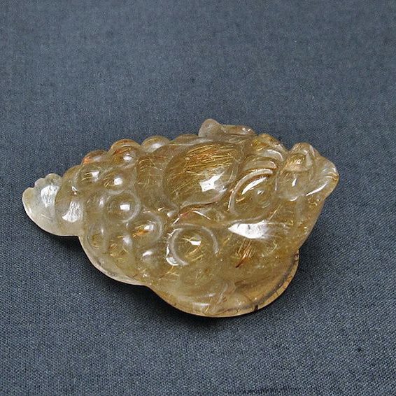 金針ルチル水晶 金蟾 置物[T801-458]