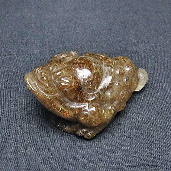 金針ルチル水晶 金蟾 置物[T801-474]