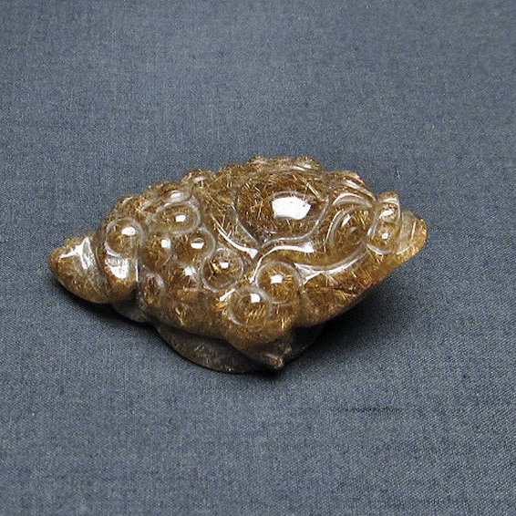 金針ルチルクォーツ 金蟾 置物[T801-494]