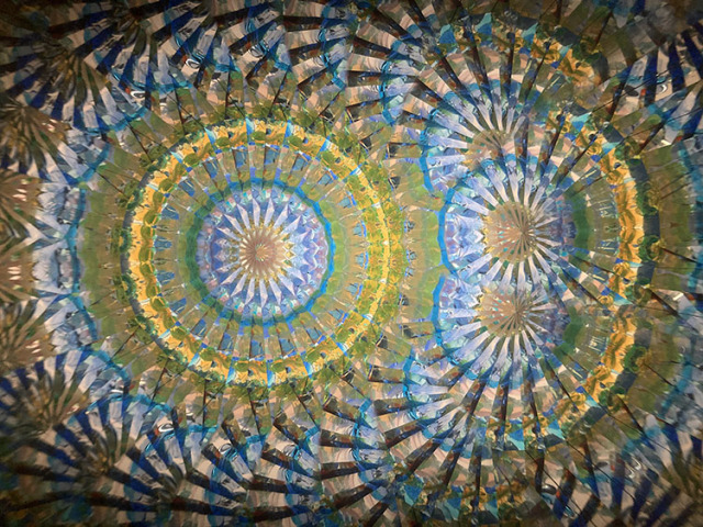 K644⭐︎乳白ぼかし 優美なドレープ イエロー 螺旋模様 和ガラス 糸巻柄 林和子「夏波花」(置型・小)(HK7001)3ミラー・オイルタイプ 万華鏡