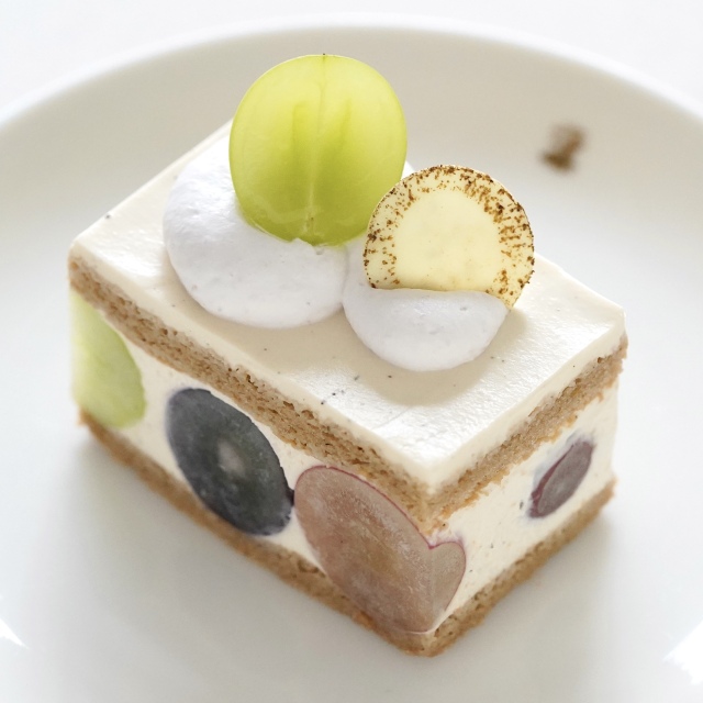 9/2～休止中【店舗販売限定】季節の葡萄ケーキ　Seasonal Grape Cake