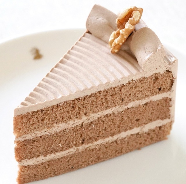 【店舗販売限定】チョコバタークリームケーキ 〈　ココア生地　〉    Chocolate Butter Cream Cake