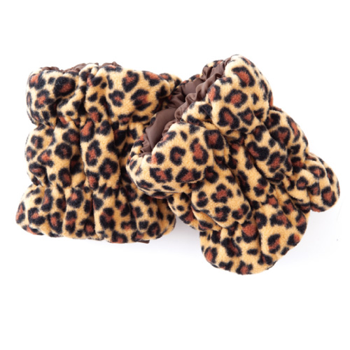 手足・足裏あったかウォーマー 2個1組（ヒョウ）main【ヒートレイシリーズ（オーラストーン）】［KY1170］