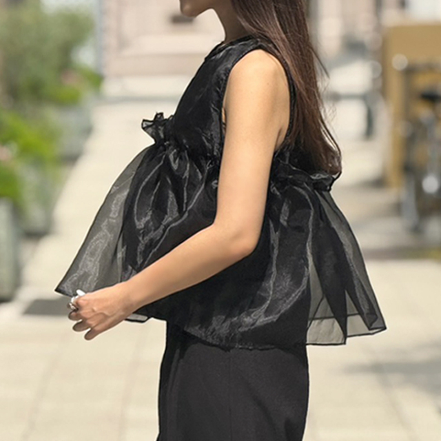 【新品未使用】Bibiy. フリルノースリーブトップス Bibiyノースリフリルトップス