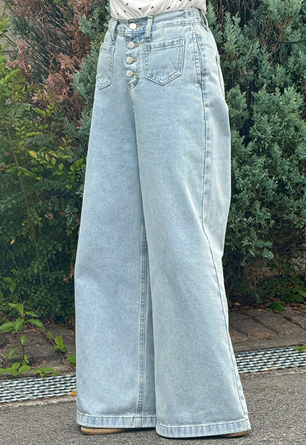 ⭐️モコ　　ホワイト 長袖 Tシャツ 前ボタン プリーツとデニムパンツ フロントボタンデニムパンツ【7e-831-06197】