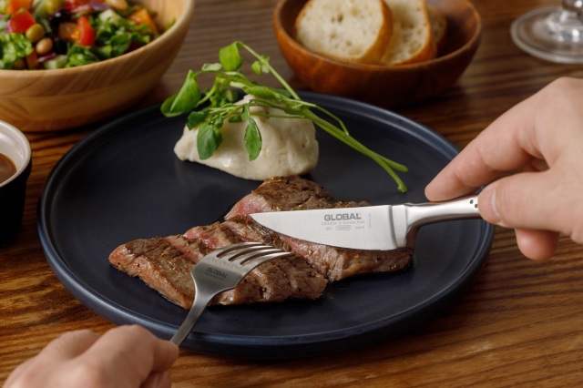 GLOBAL ステーキナイフ＆フォークセット オールステンレス 2組セット Amazon | グローバル GLOBAL ステーキナイフ＆フォークセット