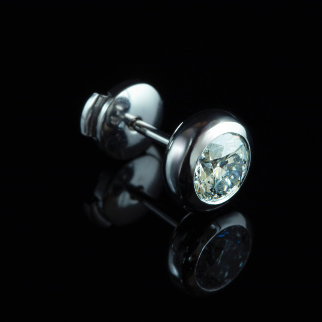 【剛腕】K18WG ダイヤモンドピアス