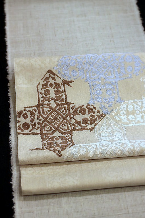 洛風林　名古屋帯　31cm×350cm 花十字文(黒）九寸名古屋帯「洛風林」 - 京呉服塚本