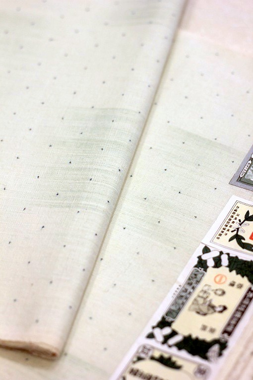 本場結城紬/地機（いざり機）・市松暈し百細工十字絣