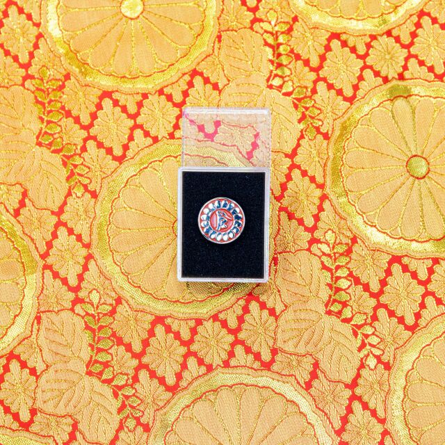 善通寺公式グッズ】善通寺ピンバッチ 弘法大師の梵字入り 二色（紫・赤）