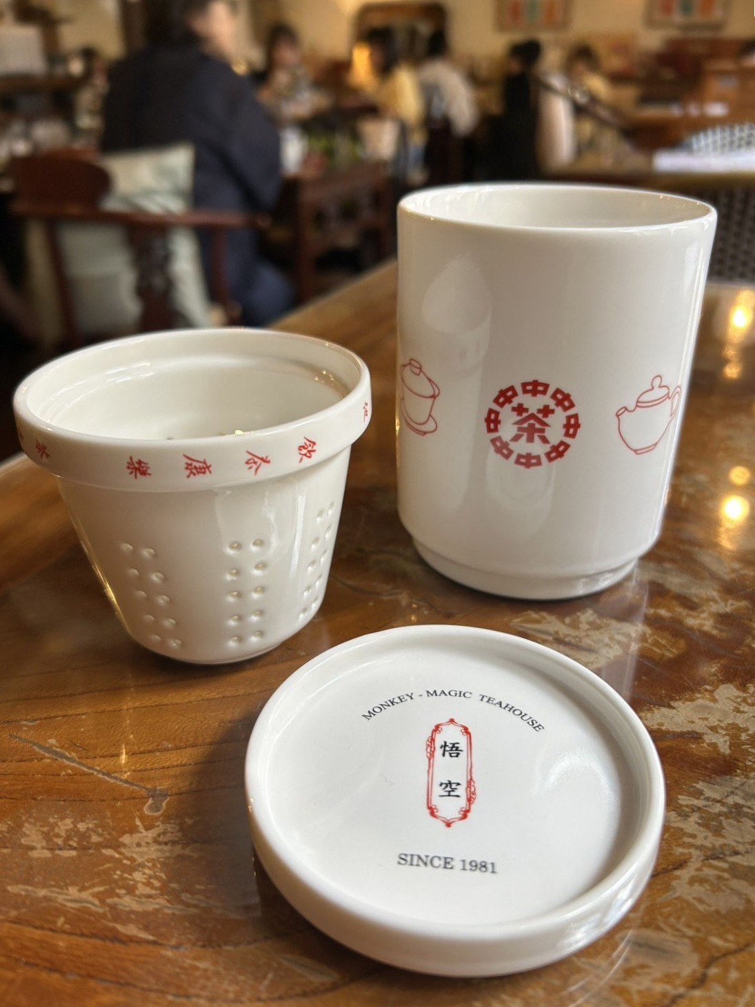 「悟空オリジナル」白磁茶こし付きマグカップ(全2色)