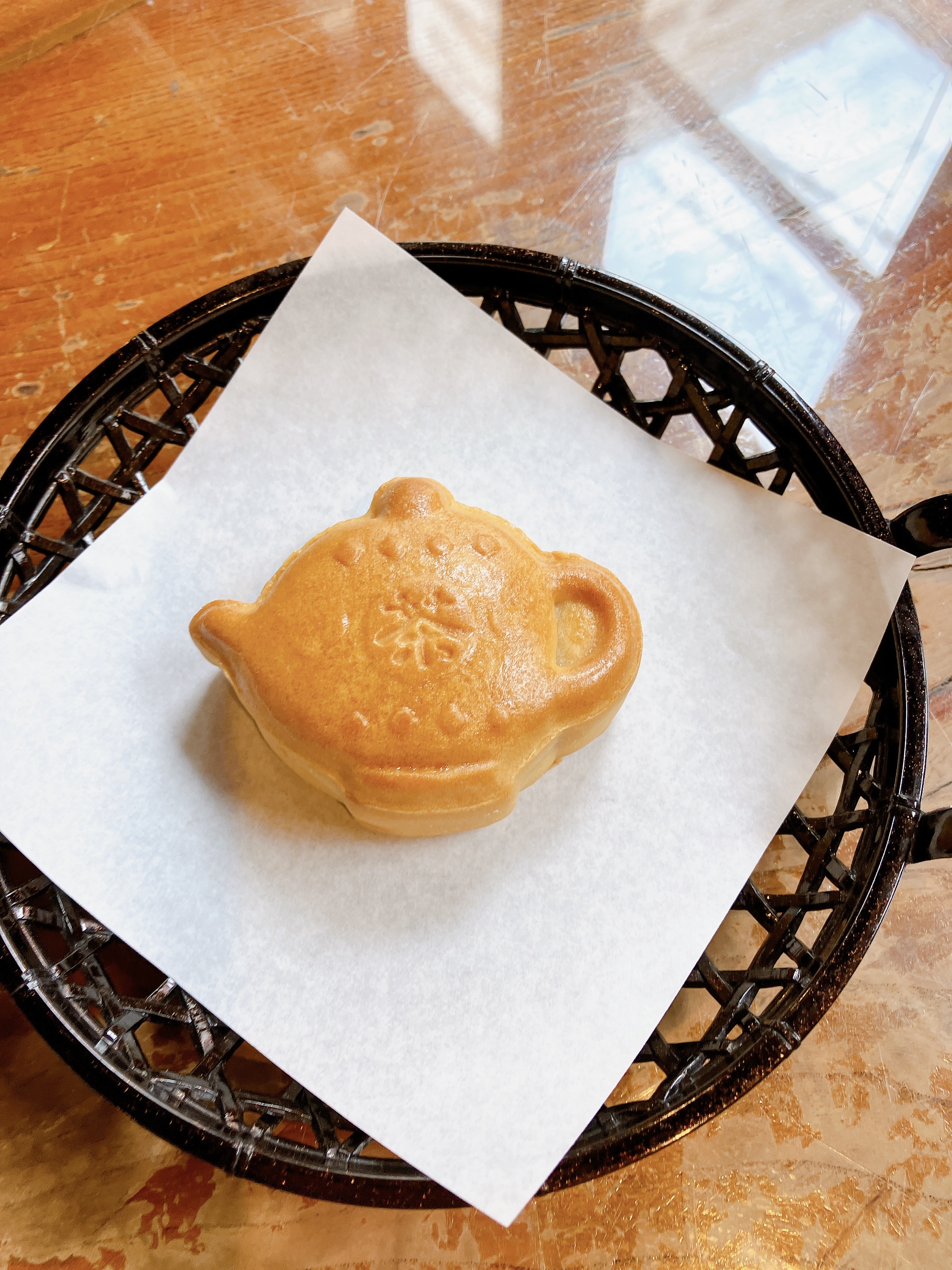 悟空オリジナル茶壷月餅（ハスあん）　ちゃふうげっぺい