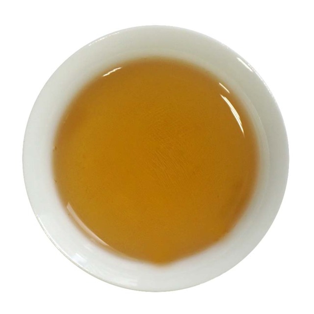 白桃烏龍茶。焙煎深めの烏龍茶に桃の香りを吸着させた烏龍茶。