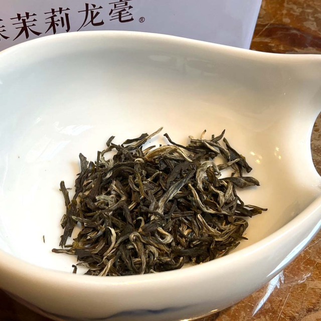 蝴蝶茉莉龍毫　100g(缶入り)　こちょうじゃすみんりゅうごう