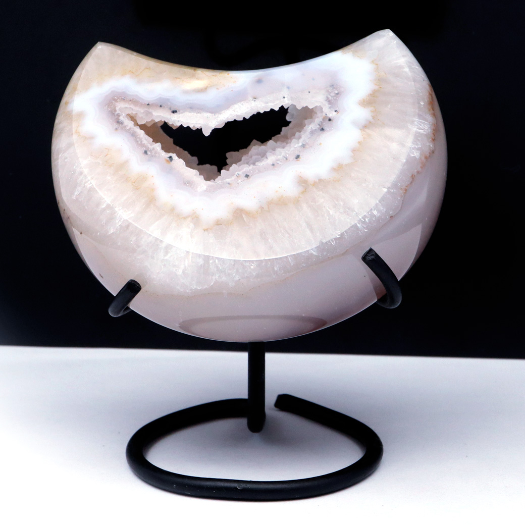 メノウ 月型 台付き 置き物 ブラジル産 アゲート 205g 瑪瑙 水晶 ムーン オブジェ インテリア おしゃれ 天然石