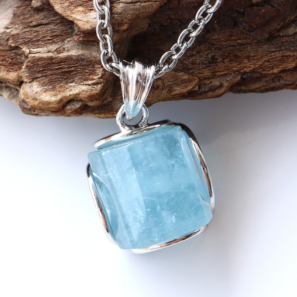 アクアマリン 原石 ポリッシュ ペンダント Silver925 チェーン付き