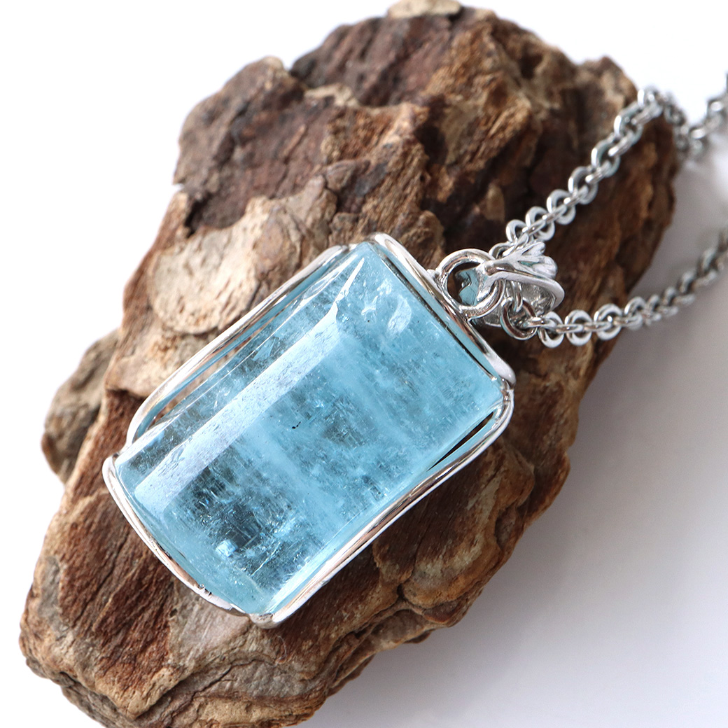 アクアマリン 原石 ポリッシュ ペンダント Silver925 チェーン付き