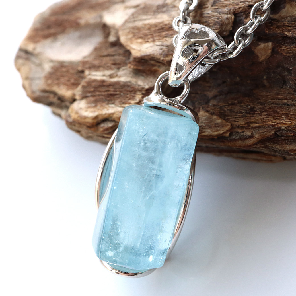 アクアマリン 原石 ポリッシュ ペンダント Silver925 チェーン付き