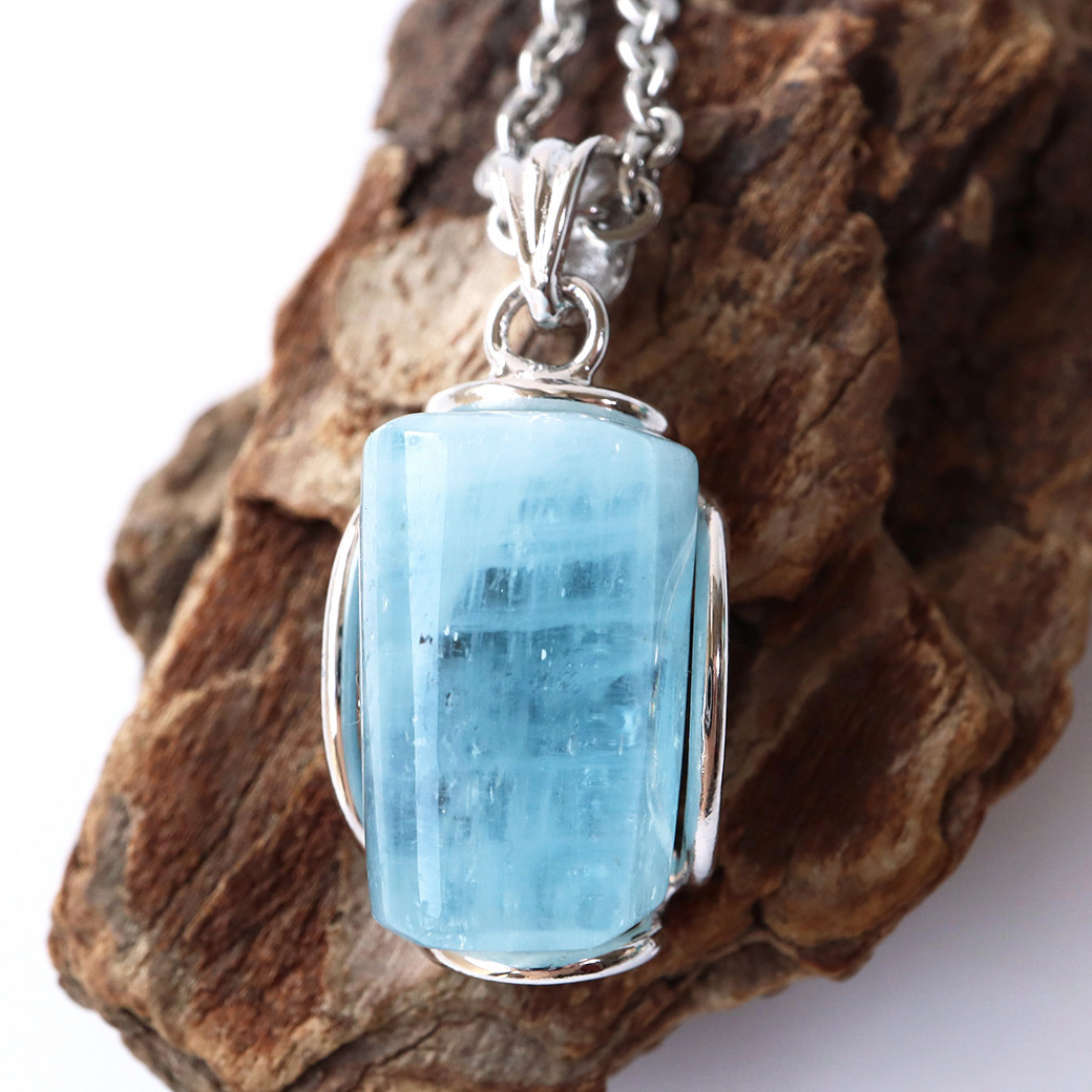 アクアマリン 原石 ポリッシュ ペンダント Silver925 チェーン付き