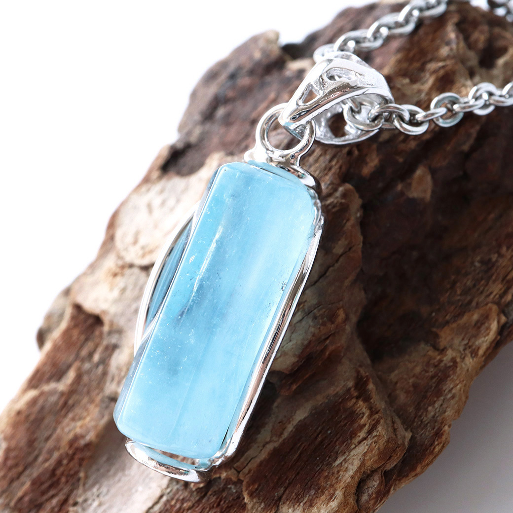 アクアマリン 原石 ポリッシュ ペンダント Silver925 チェーン付き
