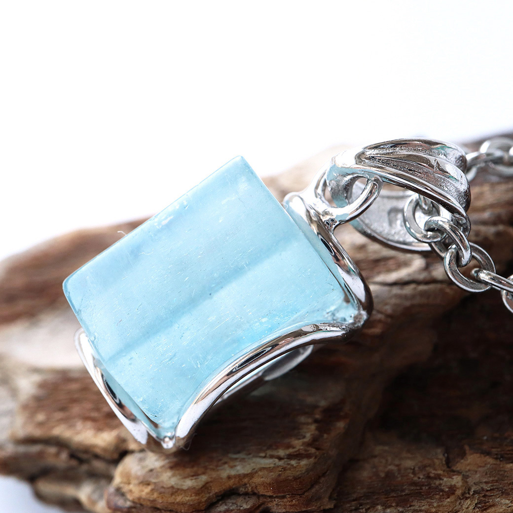アクアマリン 原石 ポリッシュ ペンダント Silver925 チェーン付き