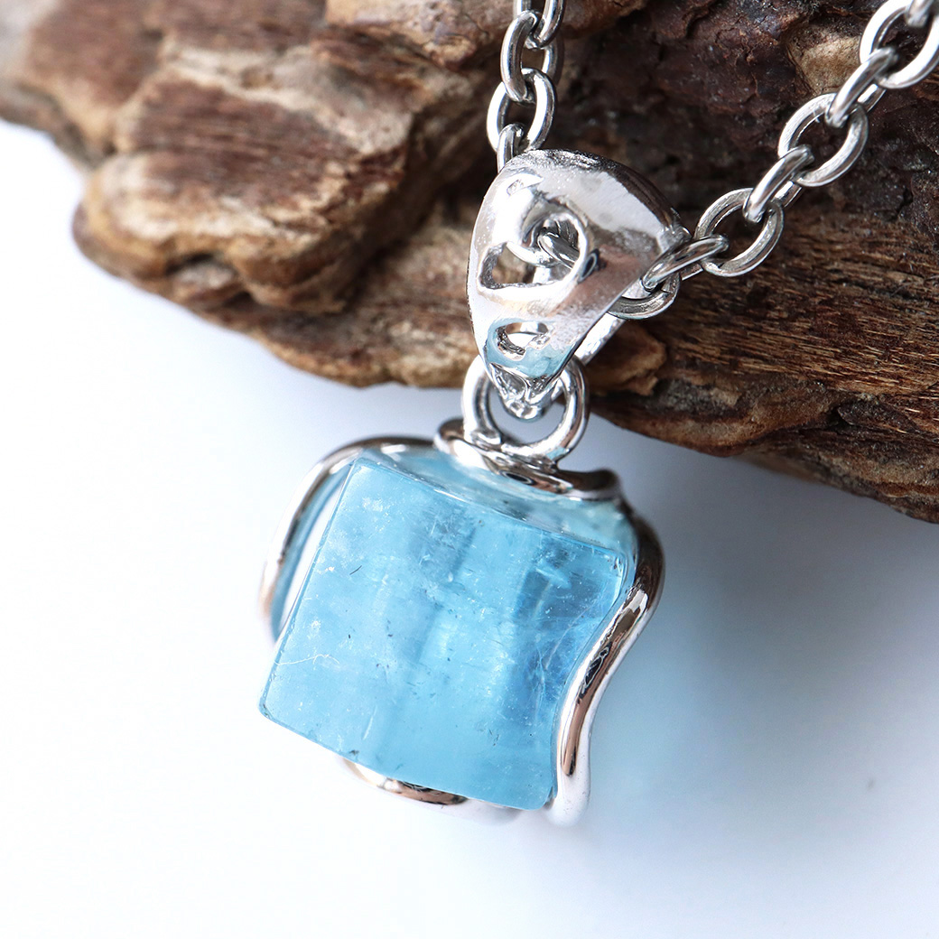 アクアマリン 原石 ポリッシュ ペンダント Silver925 チェーン付き
