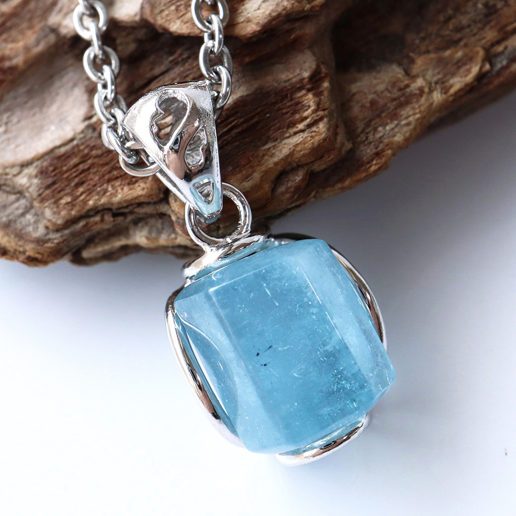 アクアマリン 原石 ポリッシュ ペンダント Silver925 チェーン付き