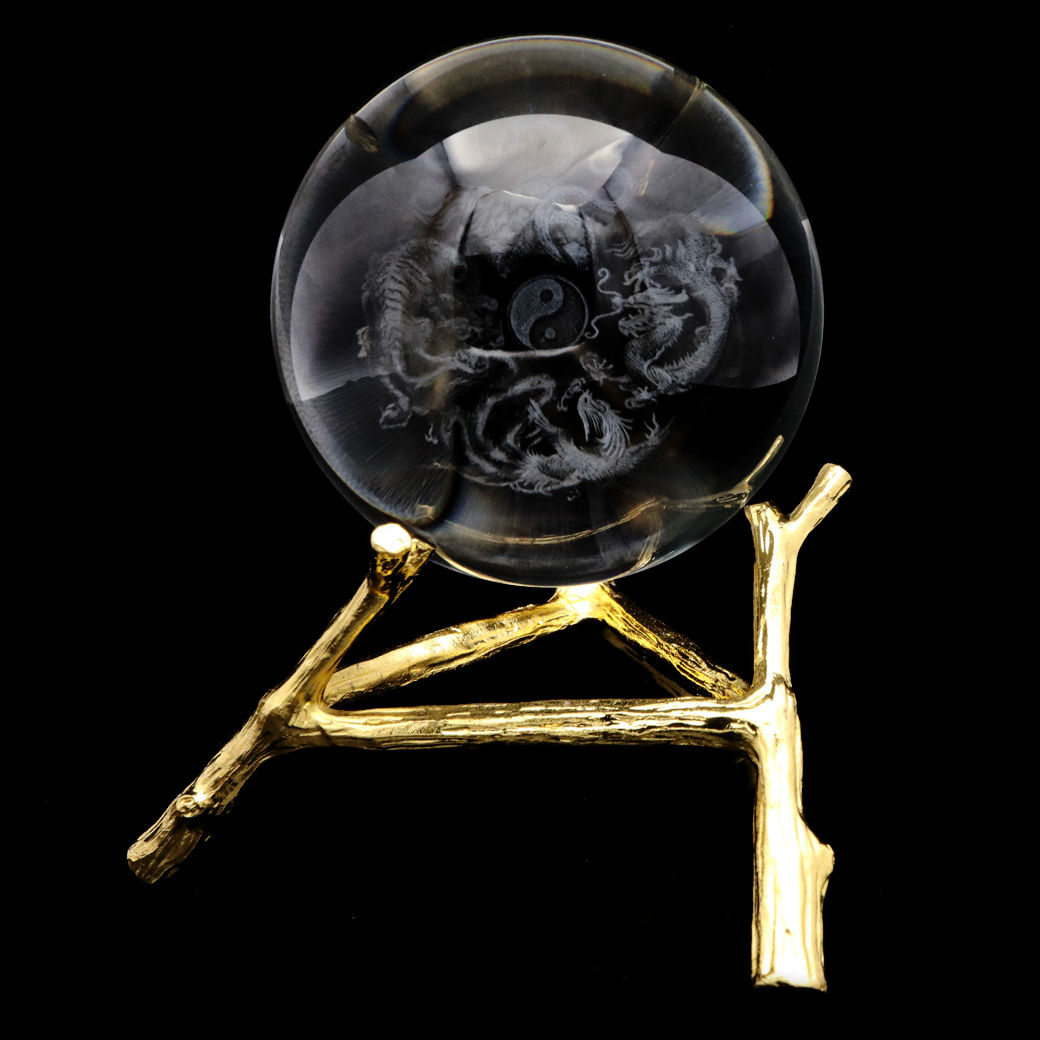 置物 四神 クリスタル ガラス ボール 約80mm 四神獣 青龍 白虎 朱雀 玄武 置き物 人工水晶 丸玉 台座付き 正月 新年 縁起物