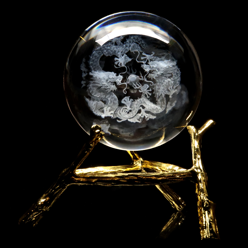 龍 2匹 双龍 五本爪 クリスタルボール 約80mm 龍神 干支 辰 置き物 人工水晶 丸玉 台座付き 正月 新年 縁起物 彫り物 置物 竜