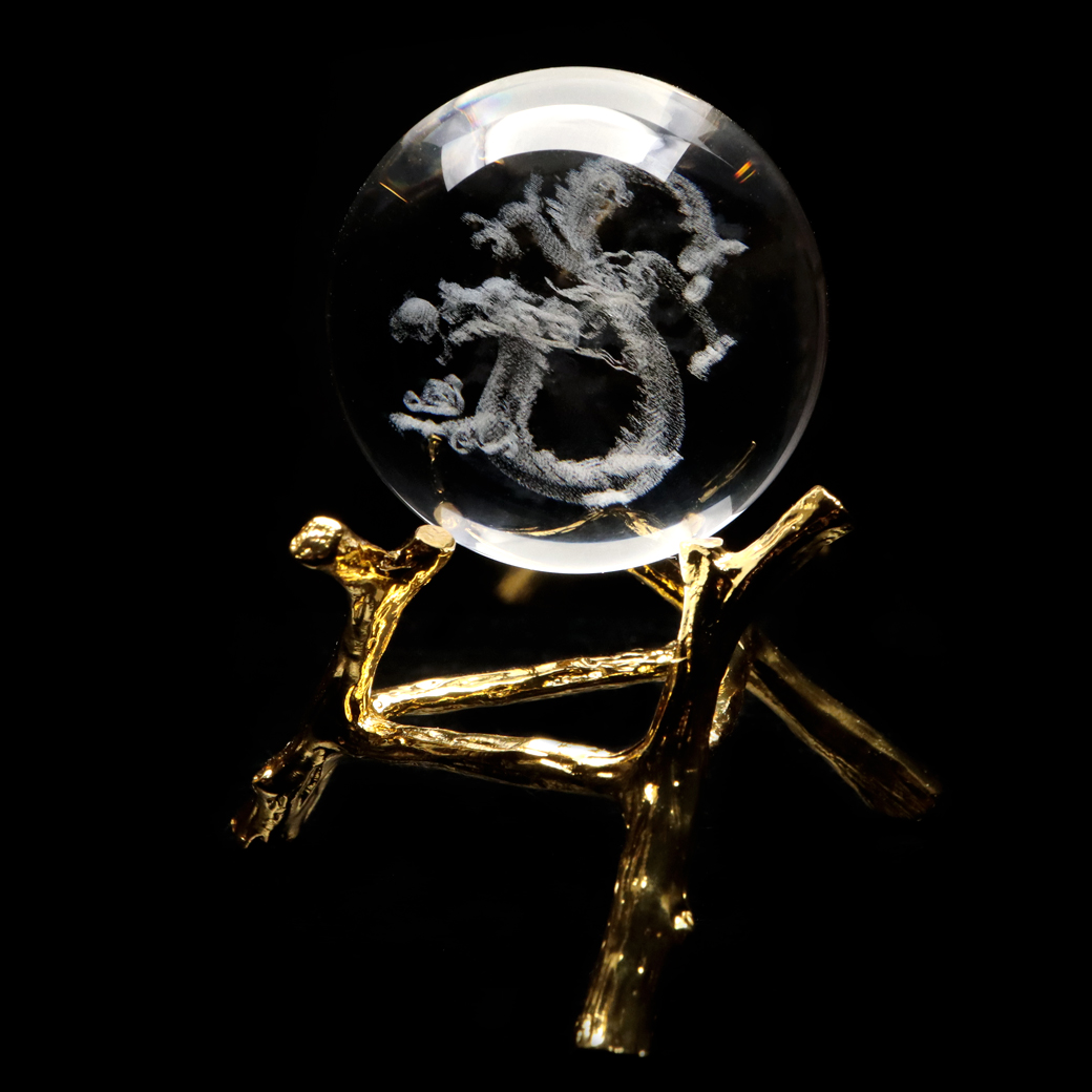 龍 クリスタルボール 約40mm 龍神 ドラゴンボール 干支 辰 置き物 人工水晶 丸玉 台座付き 正月 新年 縁起物 彫り物 置物 竜 辰年 パワーストーン