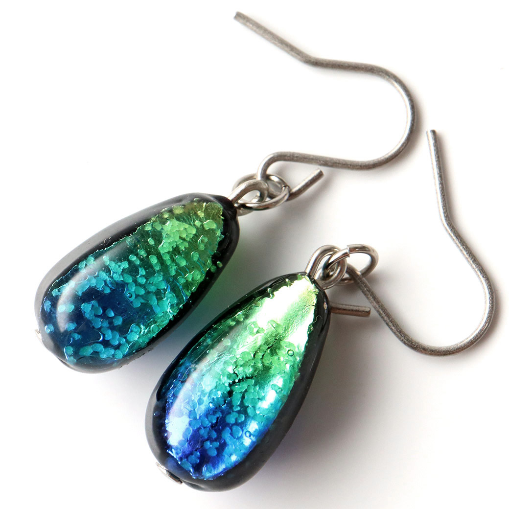 光る ケラマブルー ホタルガラス ピアス 両耳用 しずく型 ドロップ とんぼ玉 沖縄 お土産