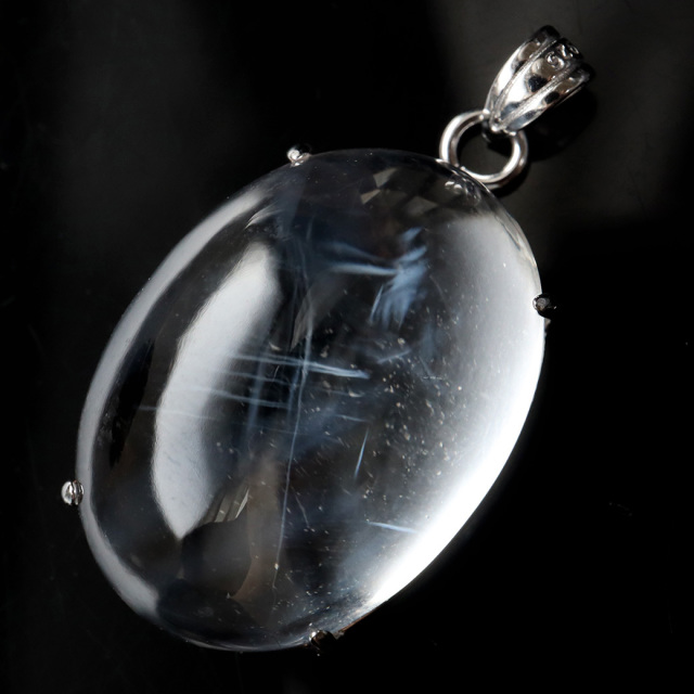 エンジェルラダー | 水晶の中に潜むブルーの光線