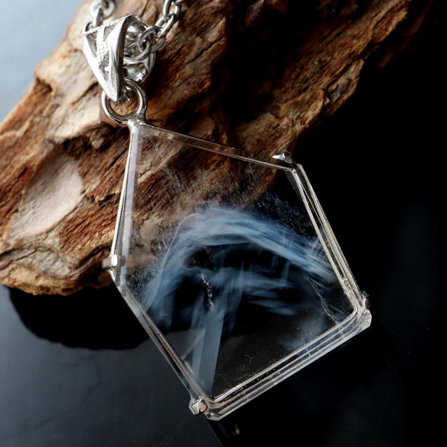 天然石　水晶球 エンジェルラダークオーツ　綺麗な青光　45.1㍉130g 天然石 水晶球 エンジェルラダークオーツ 綺麗な青光 45.1㍉130g