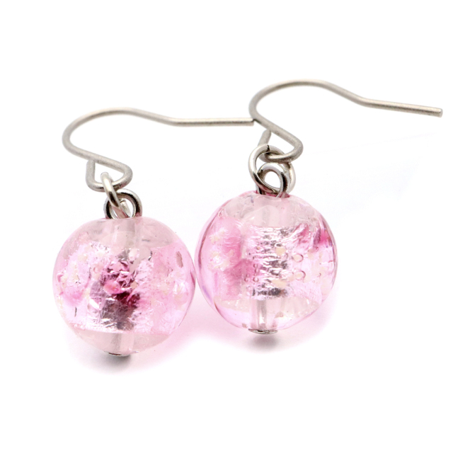 ホタルガラス ピアス レディース チェリー ピンク クリア 桃色 光る 蓄光 チタン製 とんぼ玉 沖縄 お土産 アクセサリー 琉球