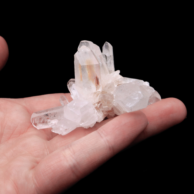 天然 水晶 クラスター 655g 中国 貴州省産 原石 天然石 1点物