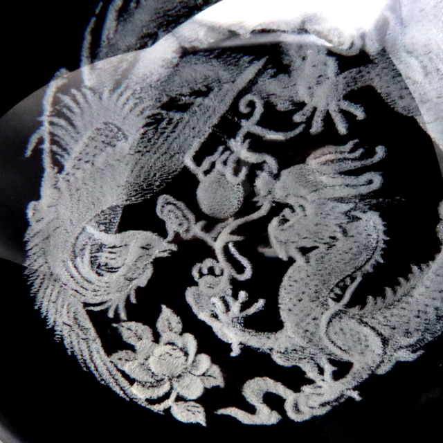 龍 龍鳳 クリスタルボール 約80mm 龍神 ドラゴンボール 干支 辰 置き物 人工水晶 丸玉 台座付き 正月 新年 縁起物 彫り物 置物