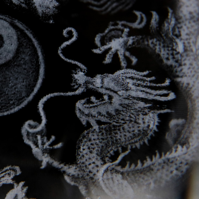 置物 四神 クリスタル ガラス ボール 約80mm 四神獣 青龍 白虎 朱雀 玄武 置き物 人工水晶 丸玉 台座付き 正月 新年 縁起物