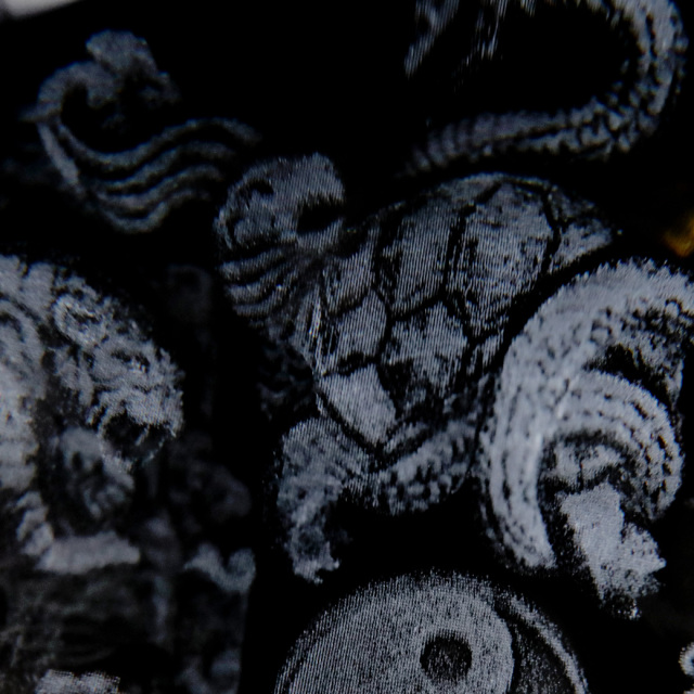 置物 四神 クリスタル ガラス ボール 約80mm 四神獣 青龍 白虎 朱雀 玄武 置き物 人工水晶 丸玉 台座付き 正月 新年 縁起物