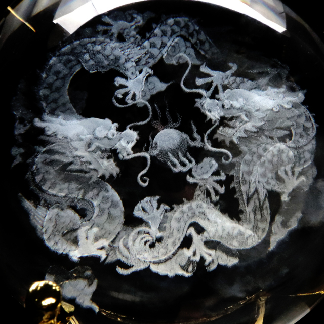 龍 2匹 双龍 五本爪 クリスタルボール 約80mm 龍神 干支 辰 置き物 人工水晶 丸玉 台座付き 正月 新年 縁起物 彫り物 置物 竜