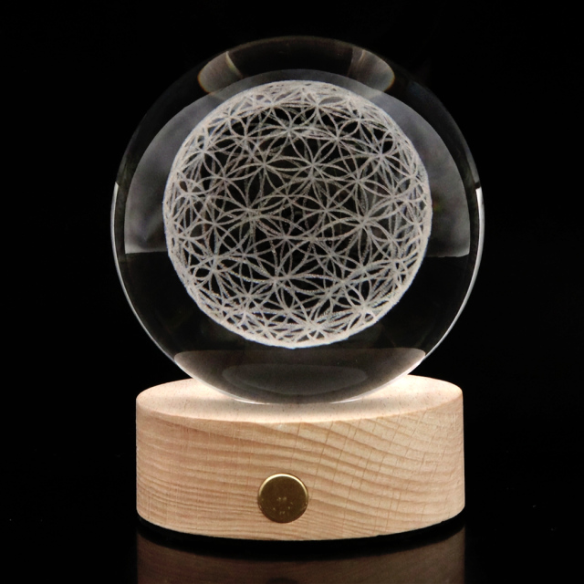 フラワーオブライフ クリスタルボール 約80mm 置き物 人工水晶 丸玉 LEDライト 照明 台座付き 神聖幾何学模様 縁起物 彫り物 置物 玄関