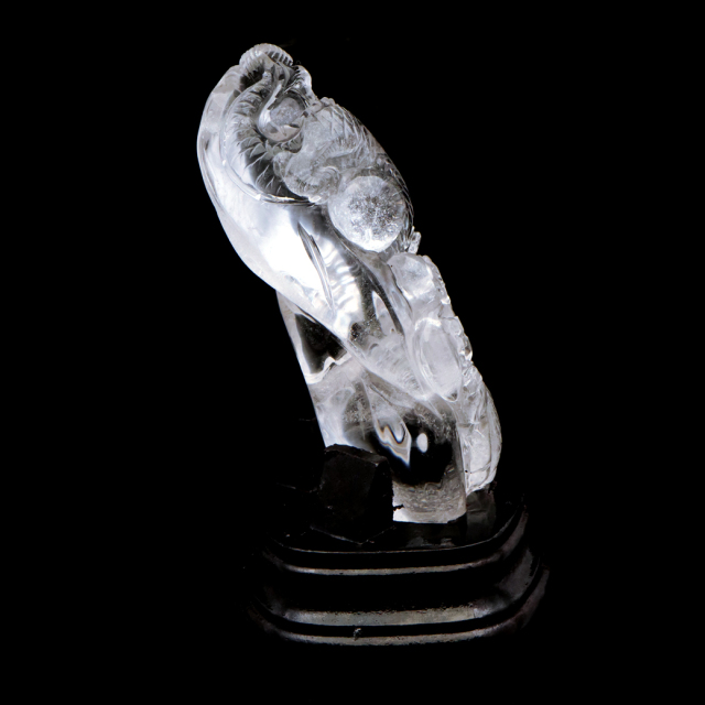 天然水晶 手彫り 492g 龍 置物 台座付き 風水 クリスタル Crystal Dragon 1点 彫刻