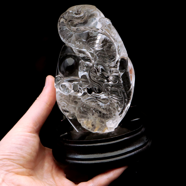 天然水晶 手彫り 840g 龍 置物 台座付き 風水 クリスタル Crystal Dragon 1点 彫刻