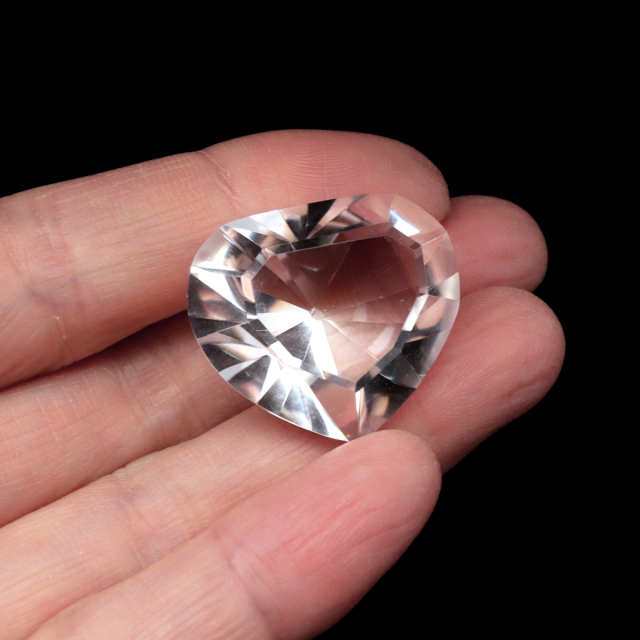水晶 ハート ブラジル ゴイアス州産 抜群の透明感 クリスタルクォーツ 