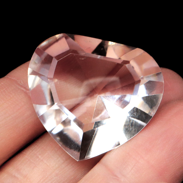 水晶 ハート ブラジル ゴイアス州産  抜群の透明感 クリスタルクォーツ 天然石 crystal スピリチュアル クリスタル 浄化 1個
