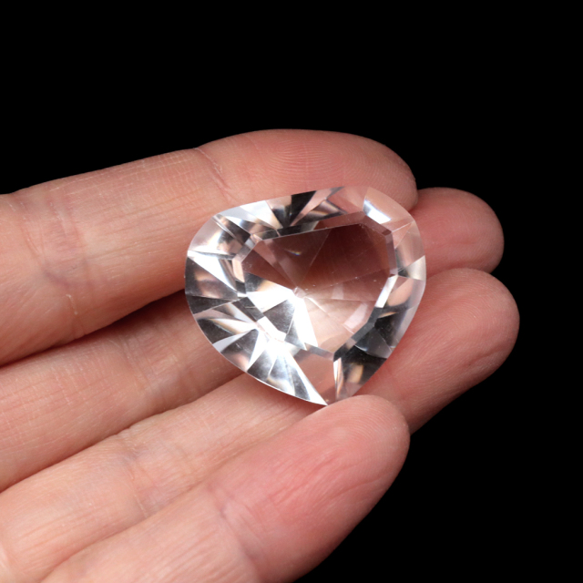 水晶 ハート ブラジル ゴイアス州産  抜群の透明感 クリスタルクォーツ 天然石 crystal スピリチュアル クリスタル 浄化 1個