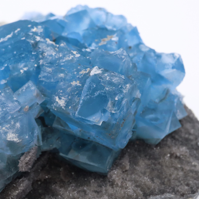 ブルー フローライト 原石 942g 台座付き 中国産 蛍石 鉱物 結晶 天然石 1点物 パワーストーン クリスタル 結晶 浄化 置き物